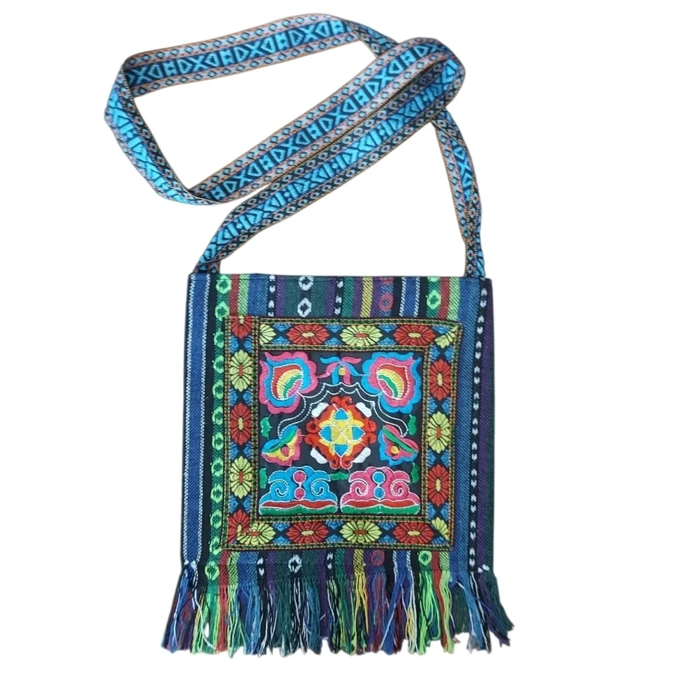 NWOT Colorful Embroidered Boho/Hippie Crossbody Shoulder Bag With Fringe